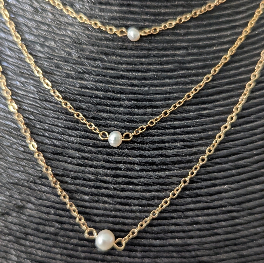 3 strand Golf Tone and pearl like necklace Beautiful look